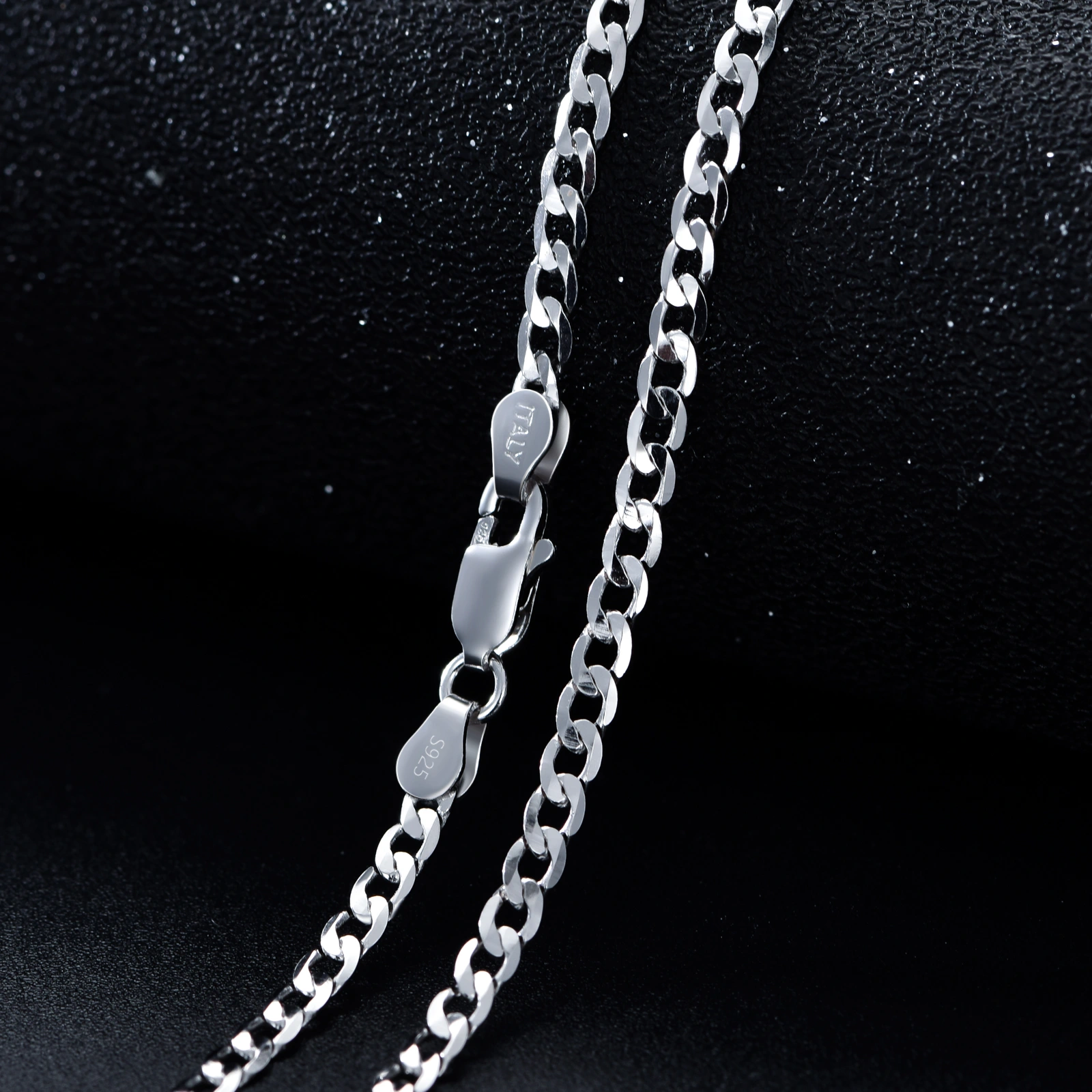 Top 5 Chain Necklace Designs To Watch In 2024