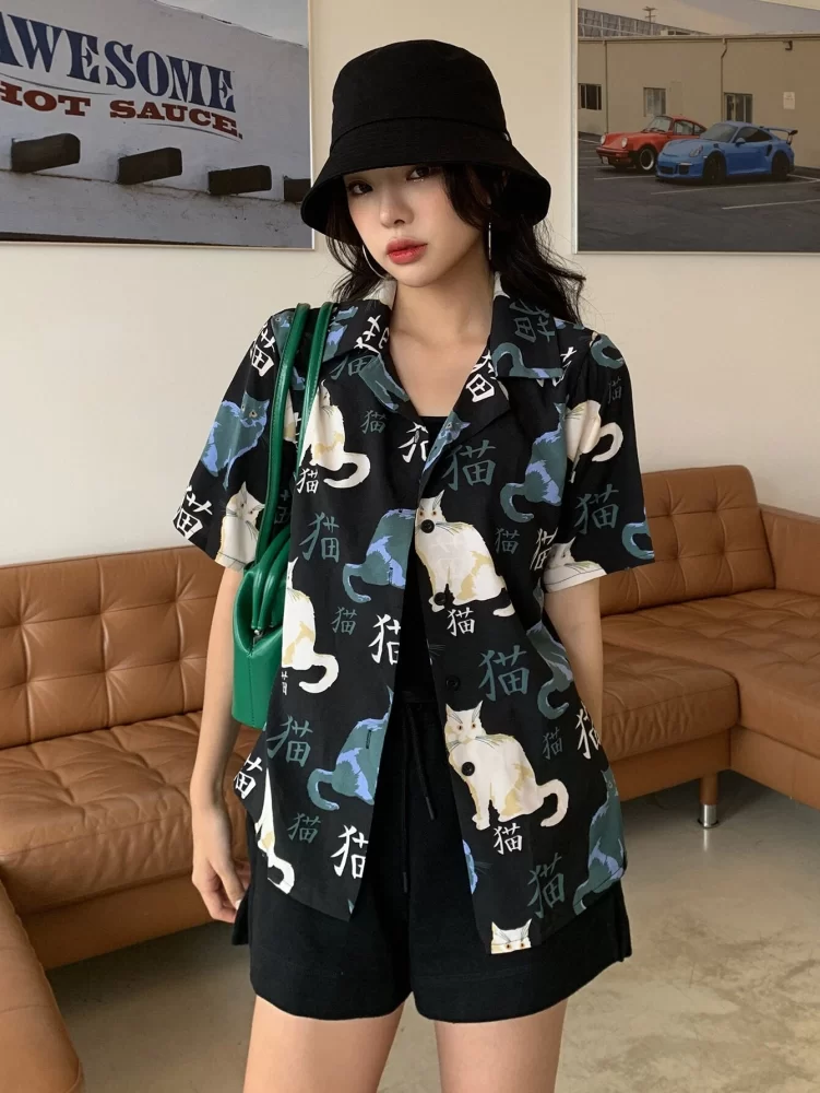 DAZY Chinese Letter & Cat Print Shirt