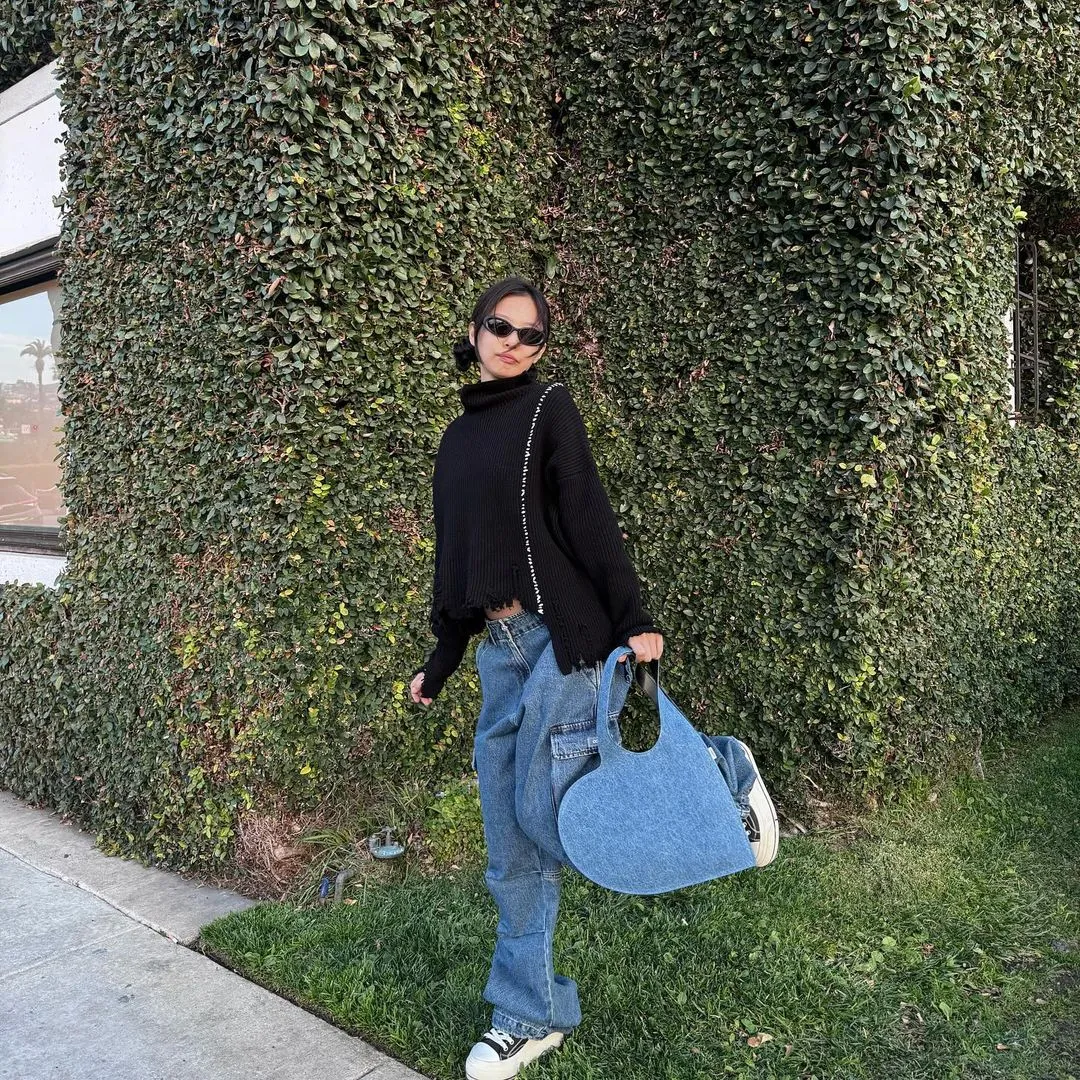 How Jennie BLACKPINK Rocked the Viral Denim Tote Bag —It’s Gonna Be Huge!