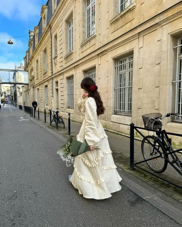 Flowy and Fabulous – How to Style a Boho Maxi Dress in 2024!