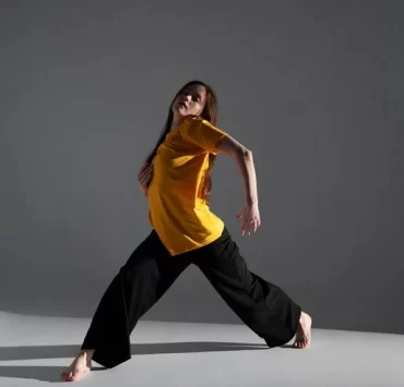 Mastering the Art of Oversized T-Shirt Styling: Tips and Tricks