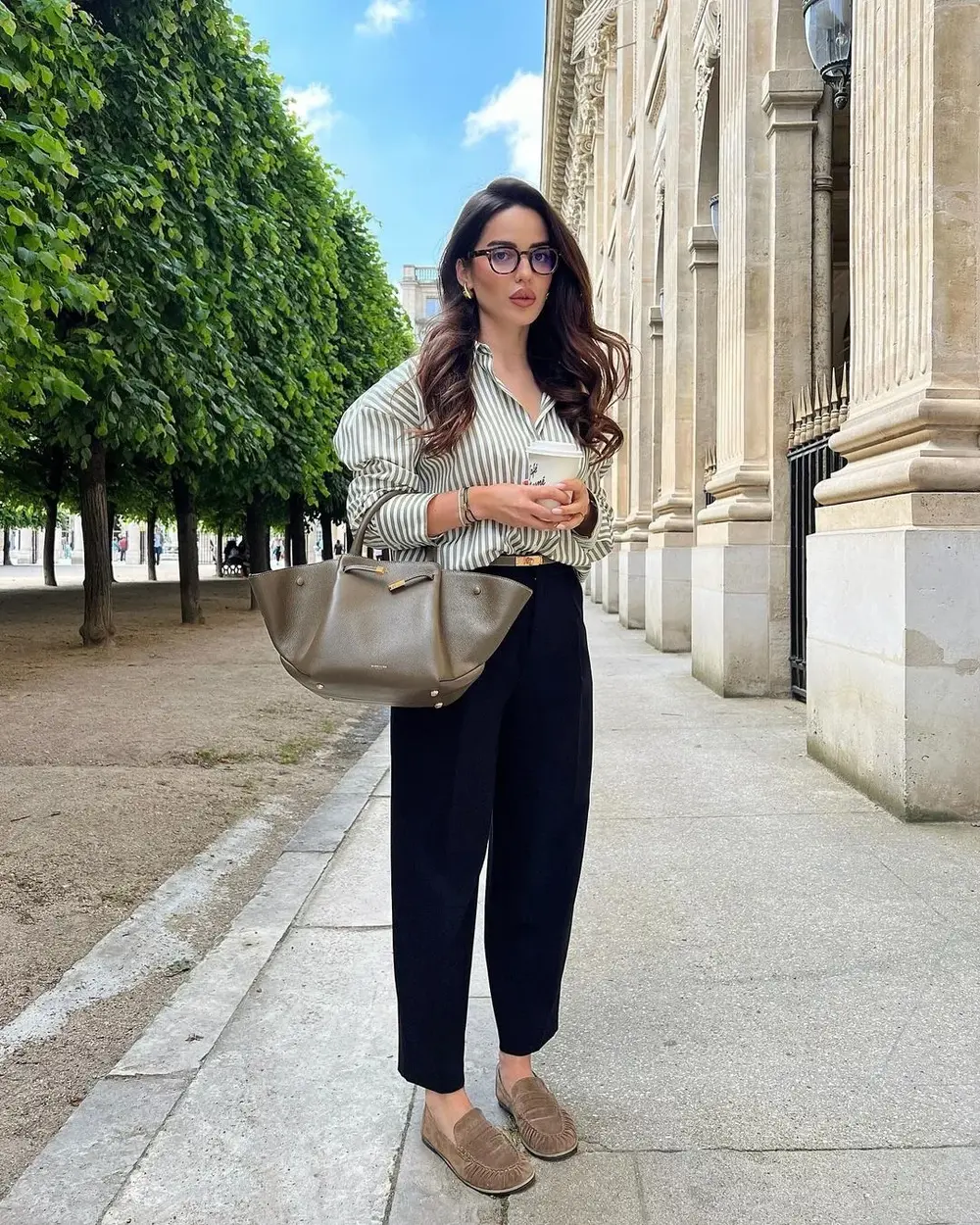 4 Outfit Formulas: How to Dress Stylish for the Office In 2024