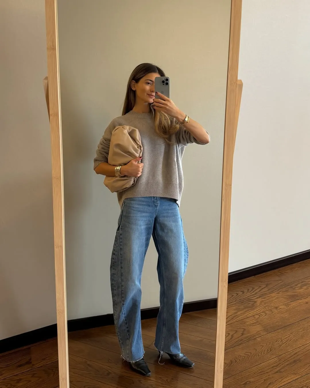 2025's Hottest Trend – How To Style Barrel Jeans Like A Fashionista