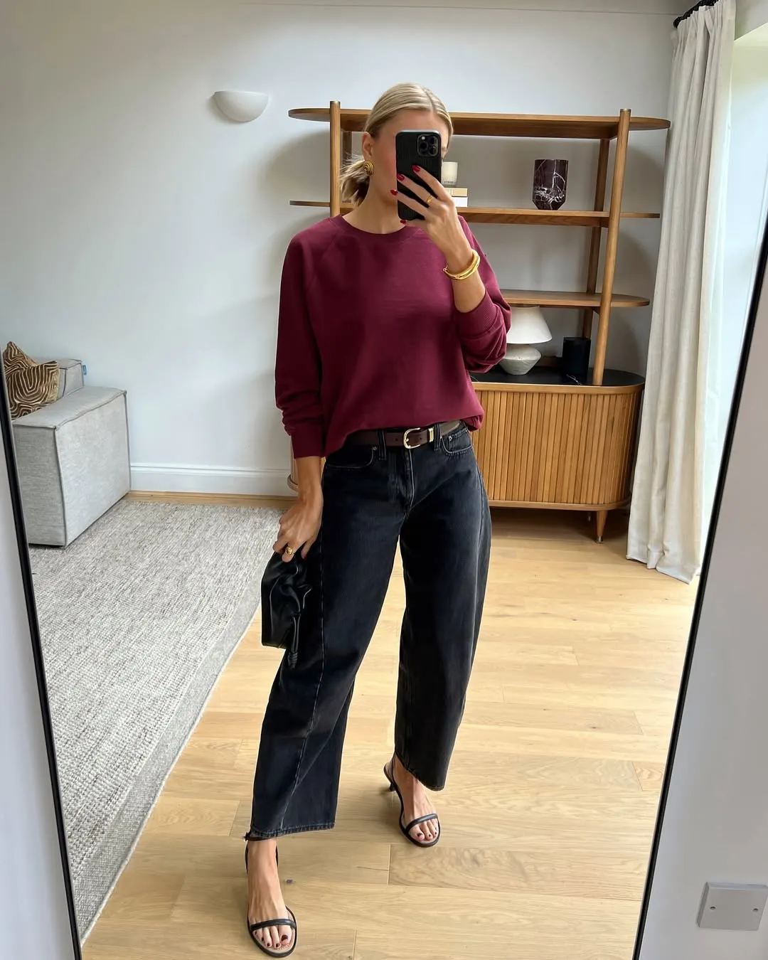 2025's Hottest Trend – How To Style Barrel Jeans Like A Fashionista