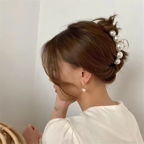 Pearlcore Chic: How to Wear the Trend into Your Style