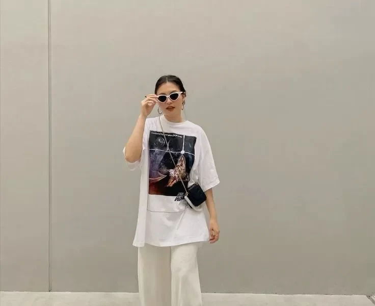 The Ultimate Guide to Styling the White Tee In 2024