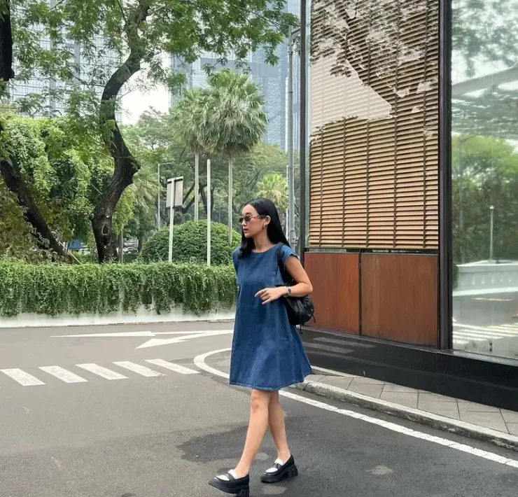 Denim Dress, Done Right: 7 Chic Ways to Wear It in 2024