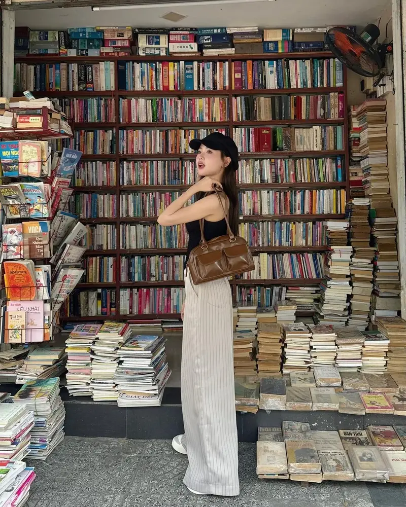 Summer Outfits 2024: It Girls' Guide to Effortlessly Chic Vintage Bags