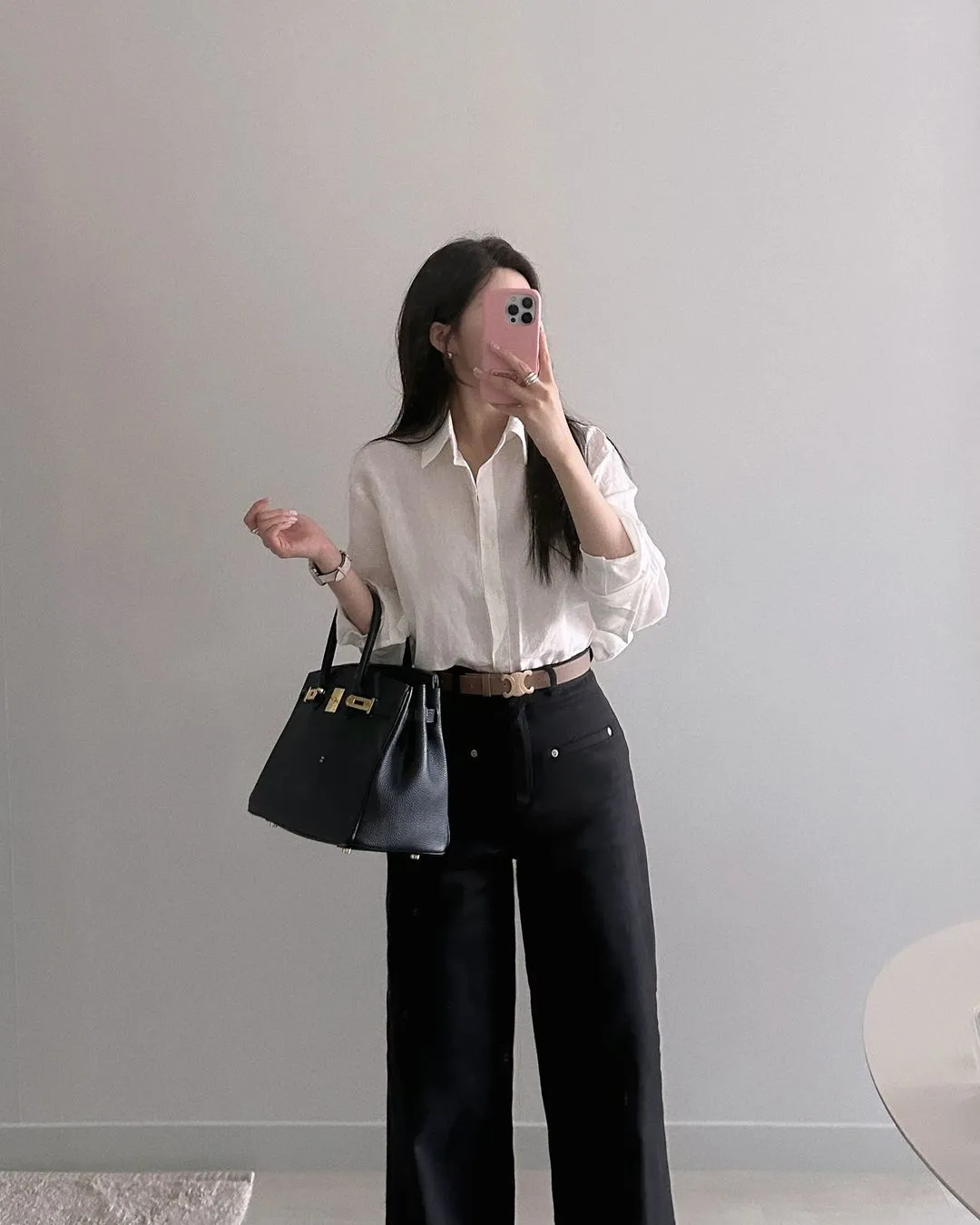 4 Outfit Formulas: How to Dress Stylish for the Office In 2024