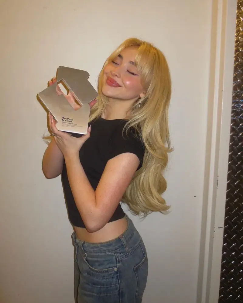 Sabrina Carpenter Makeup Guide: Achieve Her Signature Naughty-Doll Look