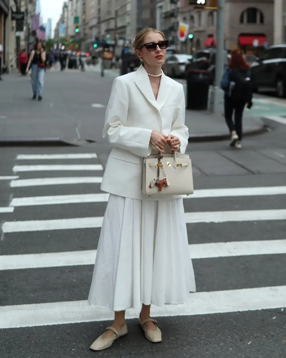 4 Outfit Formulas: How to Dress Stylish for the Office In 2024
