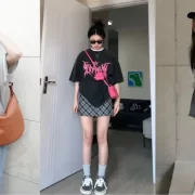 The Casual Outfit Formula With Oversized T-Shirt That Inspired By Korean Style