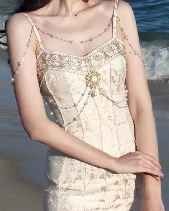 Pearlcore Chic: How to Wear the Trend into Your Style